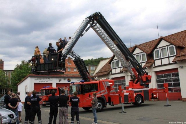 2011-06-16 -62- Vorfuehrung Hubrettungsfahrzeuge